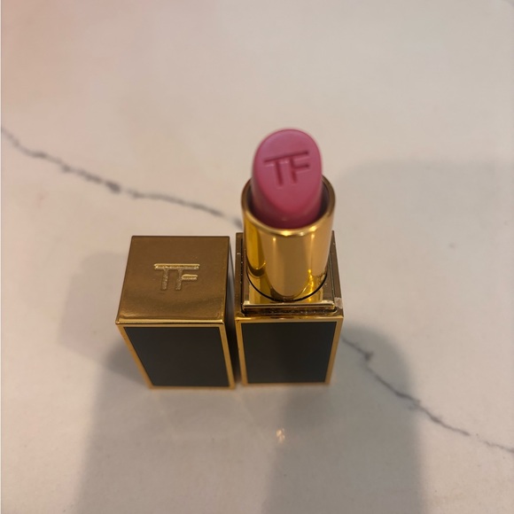 Tom Ford Other - Tom Ford Luxurious Pink Lipstick
Virgin Rose #48